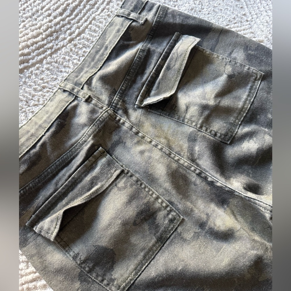 Missguided Olive Camo Print Paneled Wide Leg Jeans - Size: M (6) extra long - Picture 12 of 16